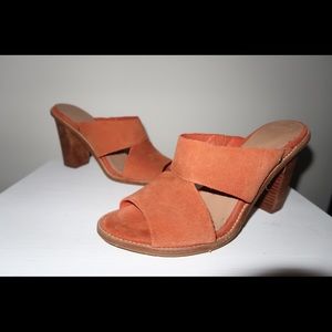 UGG Women’s Celia Heeled Sandal Size 10